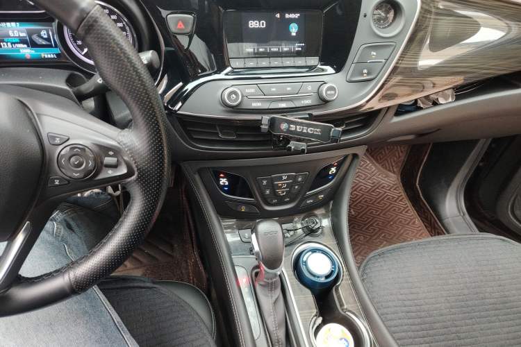 Used Buick Envision 2019 20T Two-Wheel Drive Leading Model China VI Standard Audio And AC Panel