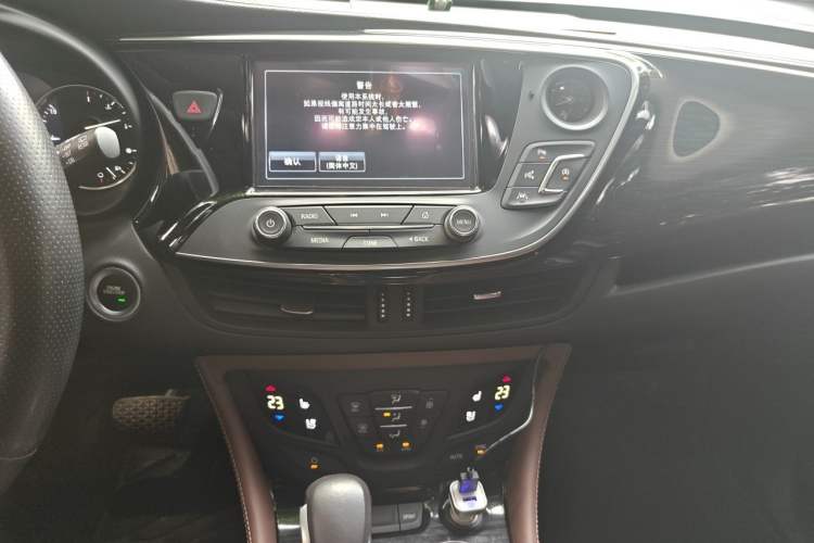 Used Buick Envision 2019 28T 4x4 Luxury Model China VI Standard Audio And AC Panel