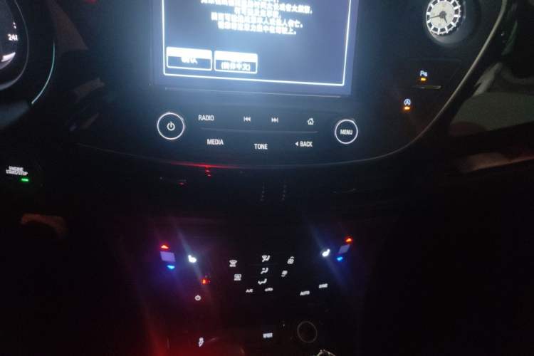 Used Buick Envision 2019 28T Four-Wheel Drive Elite Version China VI Standard Audio And AC Panel