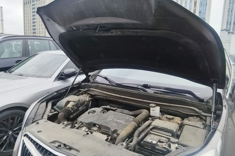Used Buick Envision 2019 20T Two-Wheel Drive Luxury Version China V Standard Engine Bay