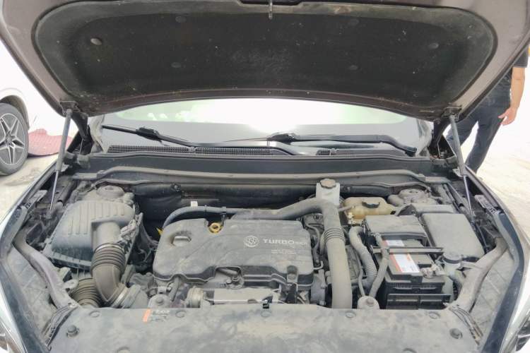 Used Buick Envision 2019 20T Two-Wheel Drive Luxury Version China VI Standard Engine Bay