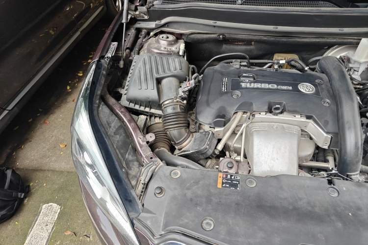 Used Buick Envision 2019 28T 4x4 Luxury Model China VI Standard Engine Bay Right