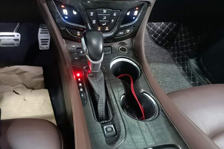 Used Buick Envision 2019 20T Two-Wheel Drive Luxury Version China VI Standard Gear Lever