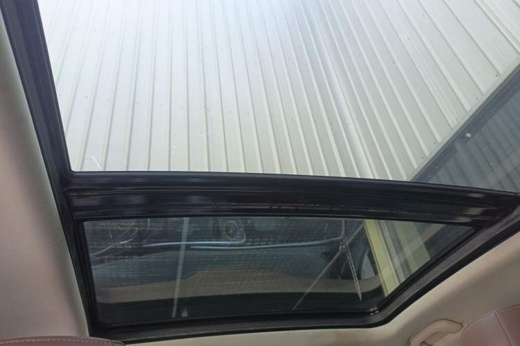 Used Buick Envision 2019 20T Two-Wheel Drive Luxury Version China VI Standard Headliner