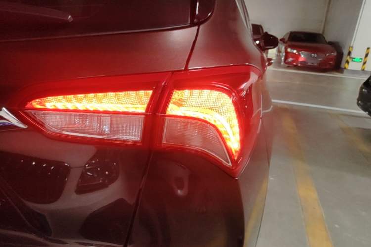 Used Buick Envision 2019 20T Two-Wheel Drive Elite Version China V Standard Right Rear Taillight
