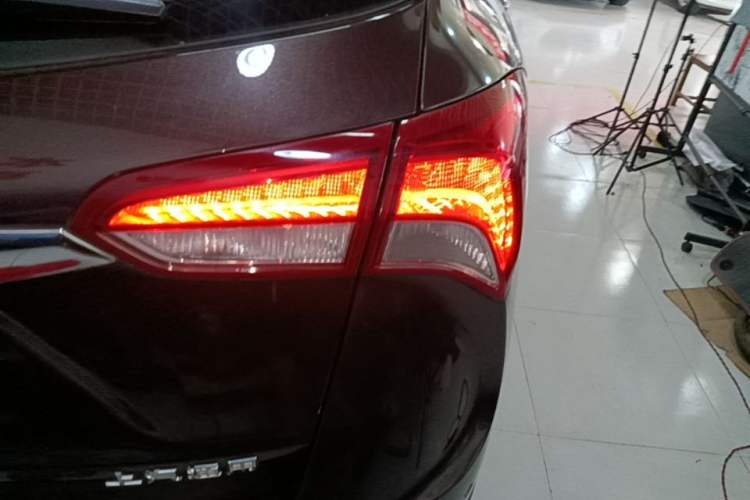 Used Buick Envision 2019 20T Two-Wheel Drive Elite Version China V Standard Right Rear Taillight