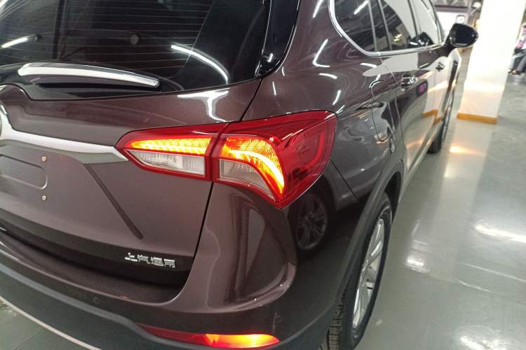 Used Buick Envision 2019 20T Two-Wheel Drive Elite Version China V Standard Right Rear Taillight