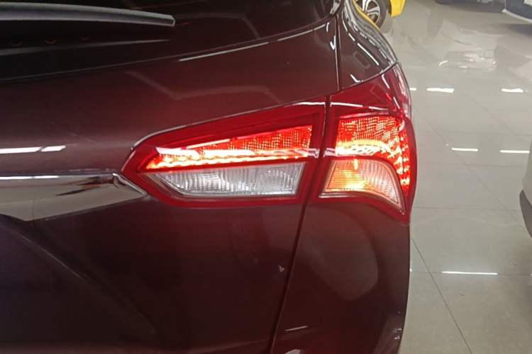 Used Buick Envision 2019 28T Four-Wheel Drive Elite Version China VI Standard Right Rear Taillight