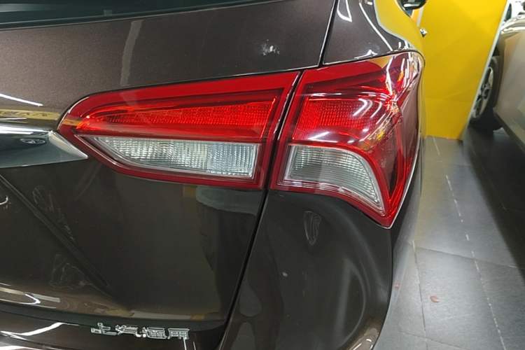 Used Buick Envision 2019 28T Four-Wheel Drive Elite Version China VI Standard Right Rear Taillight
