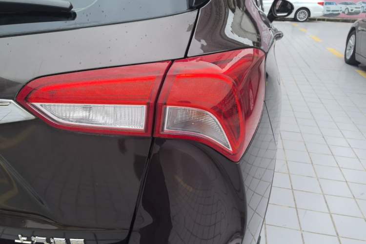 Used Buick Envision 2019 20T Two-Wheel Drive Leading Version China V Standard Right Rear Taillight