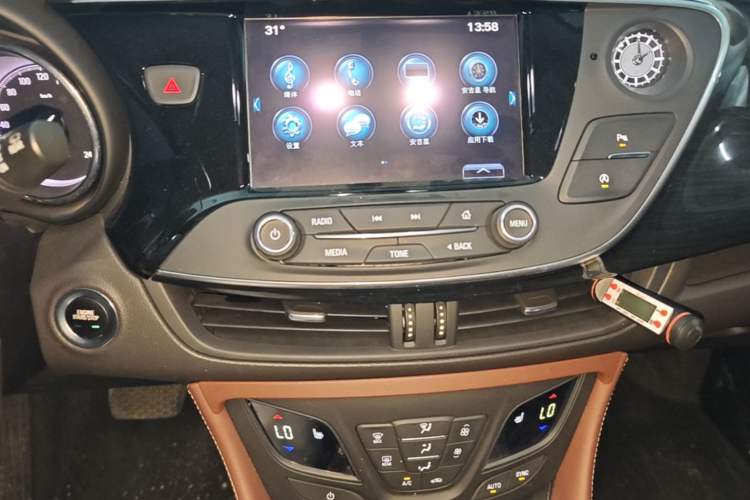 Used Buick Envision 2019 28T 4x4 Elite Version China V Standard Audio And AC Panel