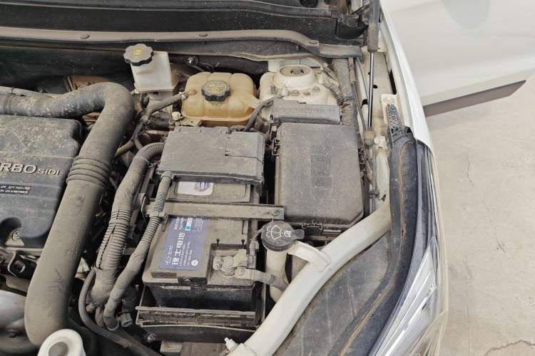 Used Buick Envision 2019 20T Two-Wheel Drive Luxury Version China VI Standard Engine Bay Left