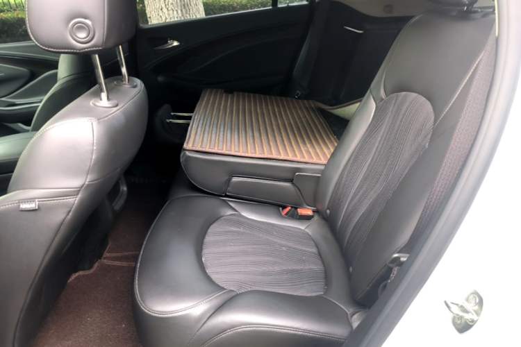 Used Buick Envision 2019 20T Two-Wheel Drive Leading Version China V Standard Left Rear Seat