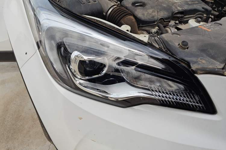 Used Buick Envision 2019 20T Two-Wheel Drive Luxury Version China VI Standard Right Front Headlight