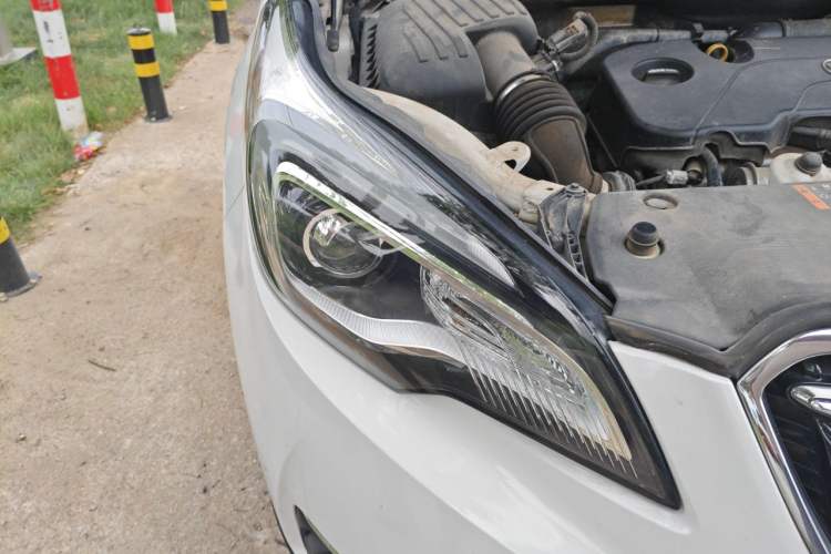 Used Buick Envision 2019 20T Two-Wheel Drive Elite Version China V Standard Right Front Headlight
