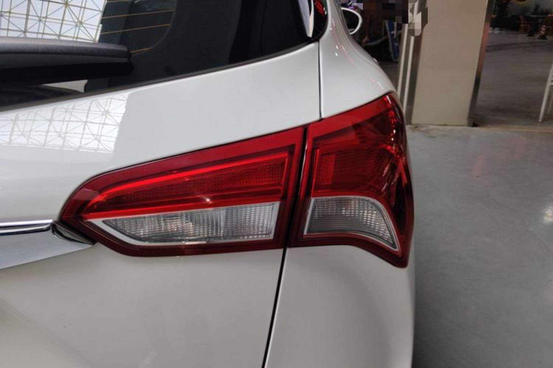 Used Buick Envision 2019 28T Four-Wheel Drive Elite Version China VI Standard Right Rear Taillight