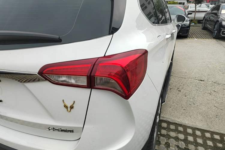 Used Buick Envision 2019 28T Four-Wheel Drive Elite Version China VI Standard Right Rear Taillight