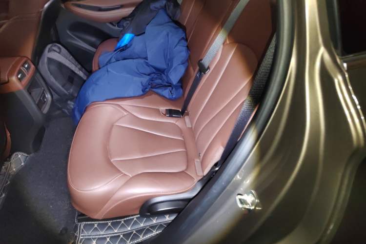 Used Buick Envision 2019 28T All-Wheel-Drive All-Terrain Sport Flagship Model China V Standard Left Rear Seat