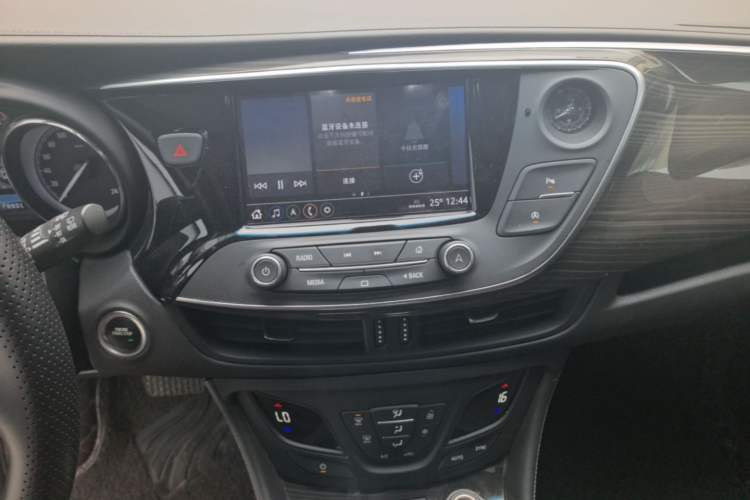 Used Buick Envision 2020 20T Two-Wheel Drive Leading Version Audio And AC Panel