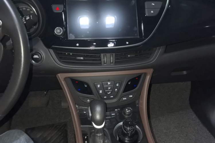 Used Buick Envision 2020 28T Four-Wheel Drive Elite Version Audio And AC Panel