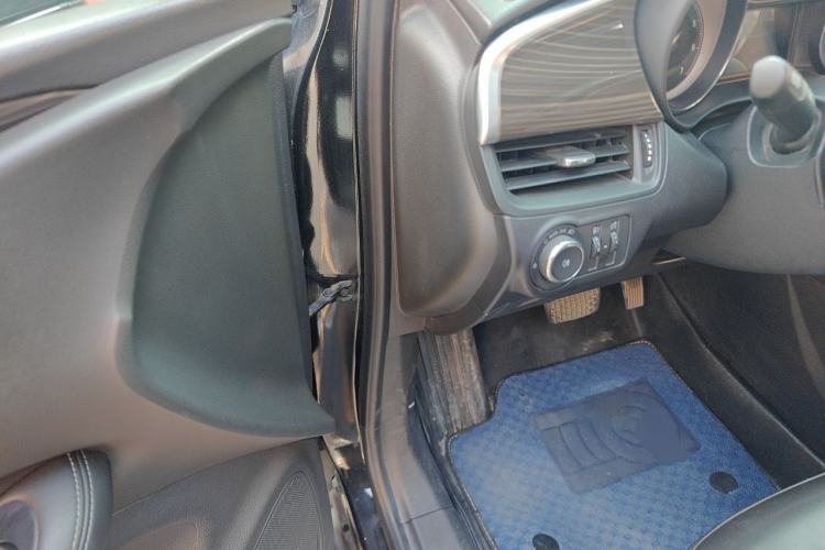 Used Buick Envision  Driver Seat