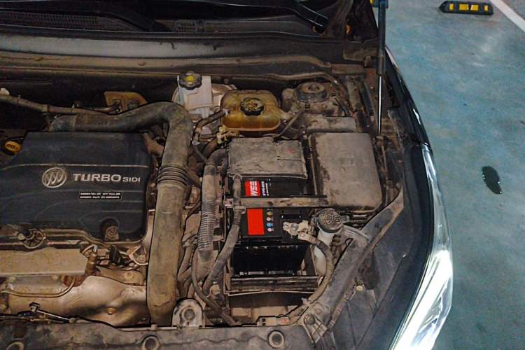 Used Buick Envision 2020 20T Two-Wheel Drive Luxury Model Engine Bay Left