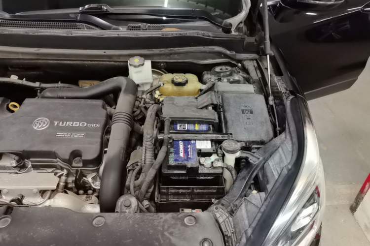 Used Buick Envision 2020 20T Two-Wheel Drive Elite Version Engine Bay Left