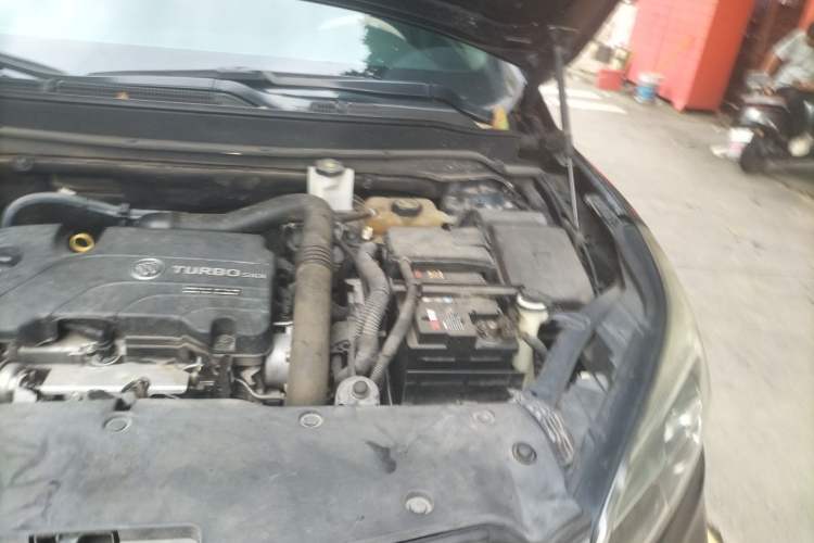Used Buick Envision 2020 20T Two-Wheel Drive Elite Version Engine Bay Left