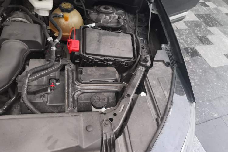 Used Buick Envision 2020 Encore S 652T Two-Wheel Drive Luxury Model Engine Bay Left