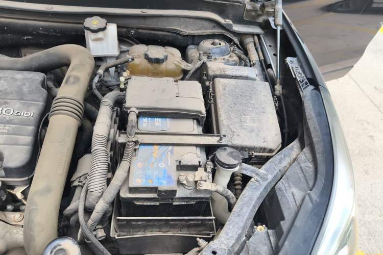 Used Buick Envision 2020 20T Two-Wheel Drive Leading Version Engine Bay Left