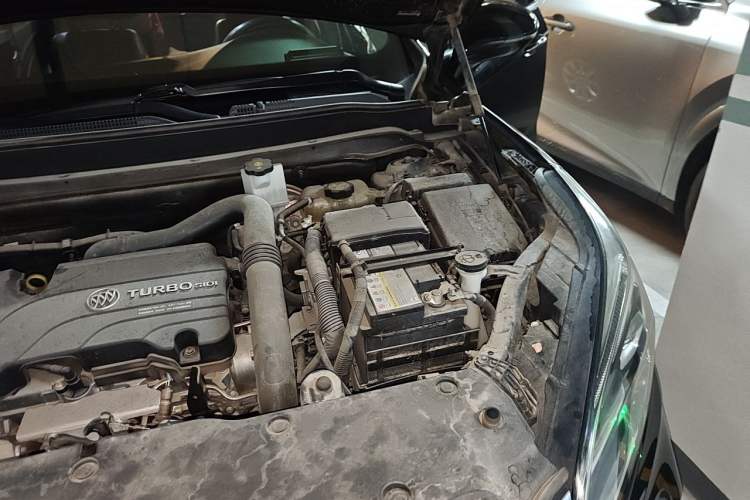 Used Buick Envision 2020 20T Two-Wheel Drive Leading Version Engine Bay Left
