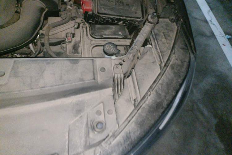 Used Buick Envision 2020 Encore S 652T All-Wheel-Drive Avenir Engine Bay Left
