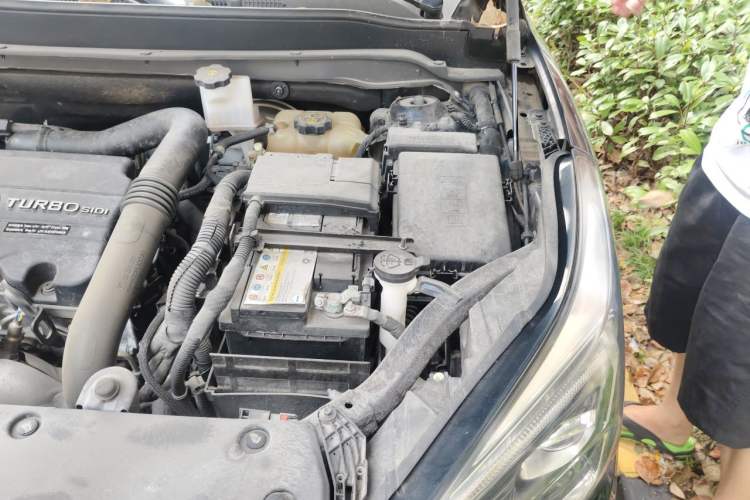 Used Buick Envision 2020 20T Two-Wheel Drive Elite Version Engine Bay Left