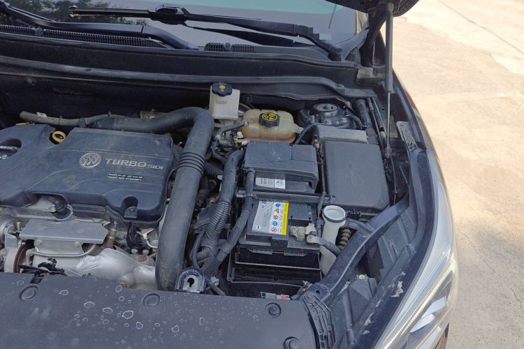 Used Buick Envision 2020 20T Two-Wheel Drive Leading Version Engine Bay Left