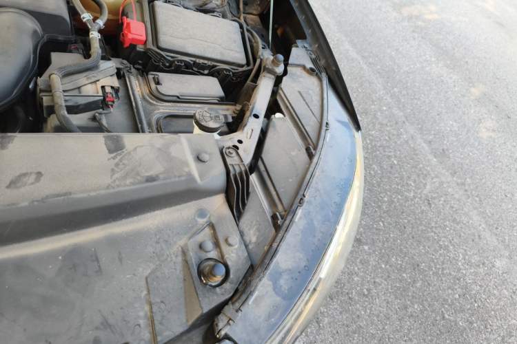 Used Buick Envision 2020 Encore S 652T Two-Wheel Drive Luxury Model Engine Bay Left