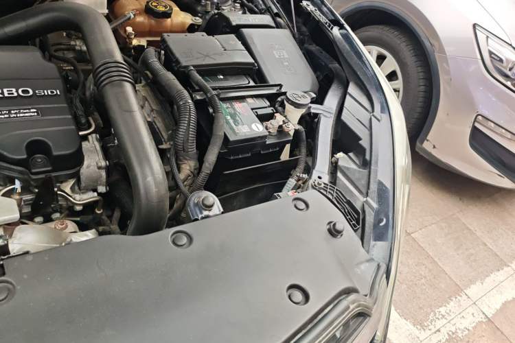 Used Buick Envision 2020 20T Two-Wheel Drive Luxury Model Engine Bay Left