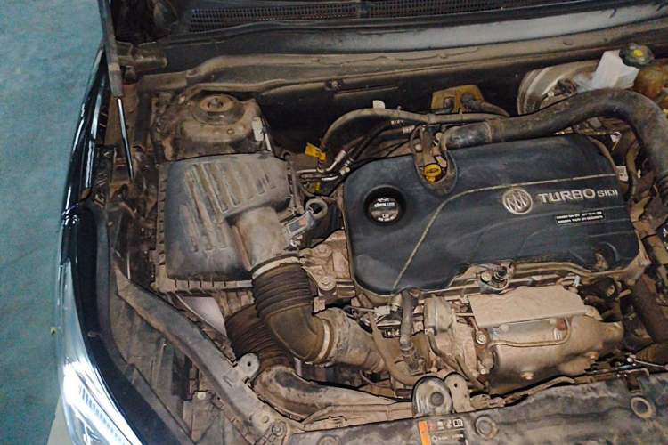 Used Buick Envision 2020 20T Two-Wheel Drive Luxury Model Engine Bay Right