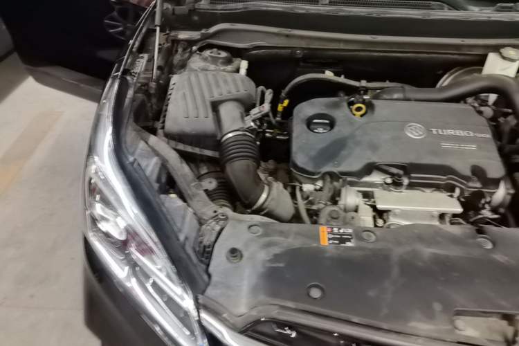 Used Buick Envision 2020 20T Two-Wheel Drive Elite Version Engine Bay Right