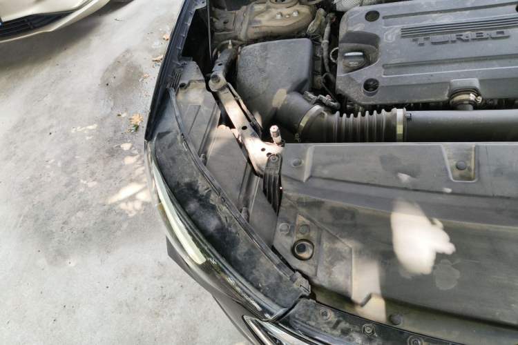 Used Buick Envision 2020 Encore S 652T Four-Wheel Drive Luxury Model Engine Bay Right