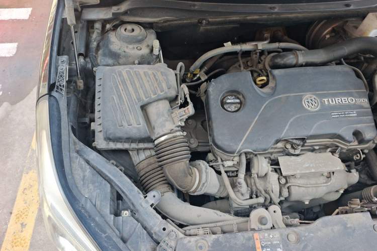 Used Buick Envision 2020 20T Two-Wheel Drive Leading Version Engine Bay Right
