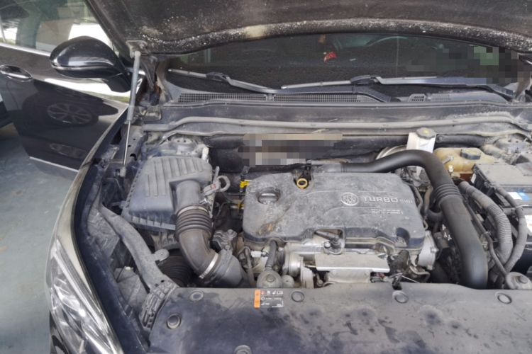 Used Buick Envision 2020 20T Two-Wheel Drive Elite Version Engine Bay Right