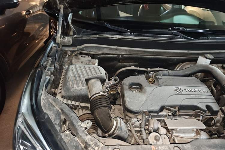 Used Buick Envision 2020 20T Two-Wheel Drive Leading Version Engine Bay Right