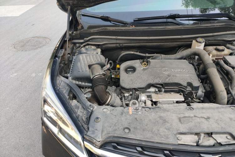 Used Buick Envision 2020 20T Two-Wheel Drive Leading Version Engine Bay Right