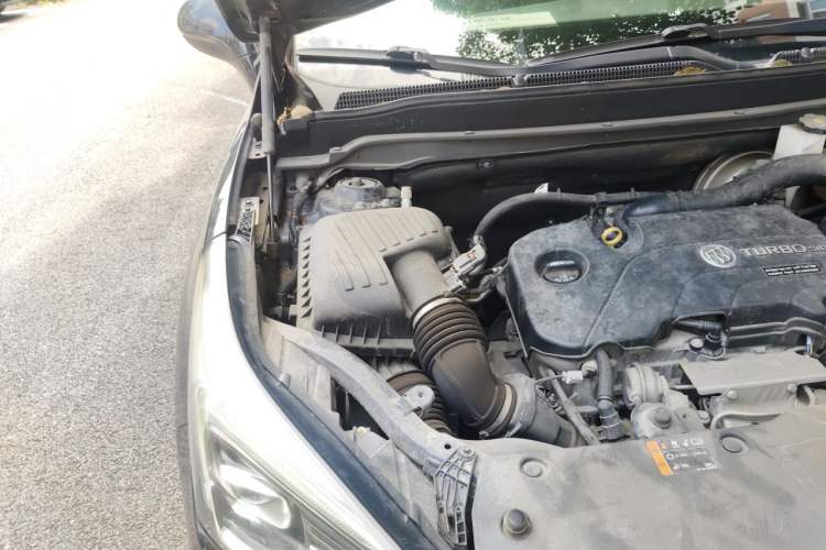 Used Buick Envision 2020 20T Two-Wheel Drive Elite Version Engine Bay Right