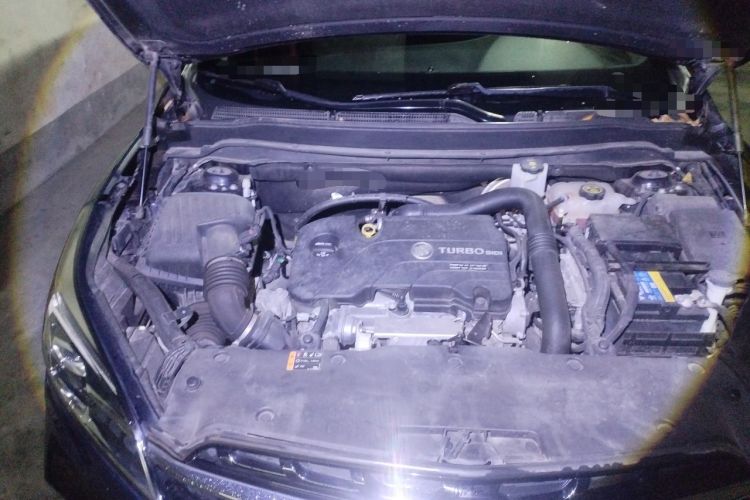 Used Buick Envision 2020 20T Two-Wheel Drive Luxury Model Engine Bay Right