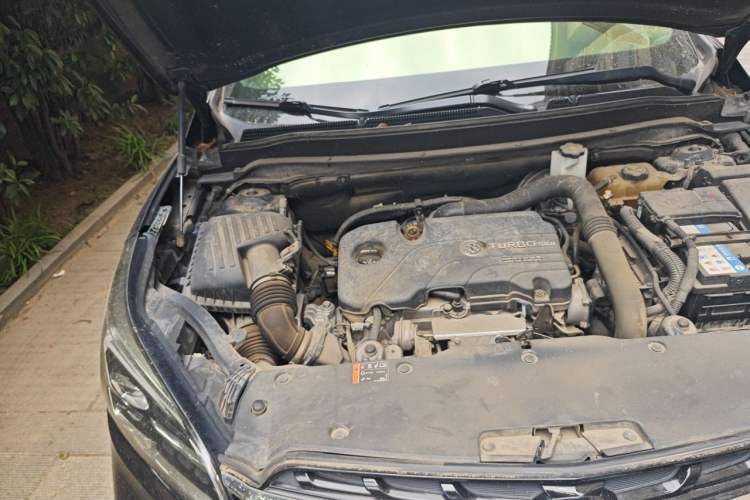 Used Buick Envision 2020 20T Two-Wheel Drive Elite Version Engine Bay Right
