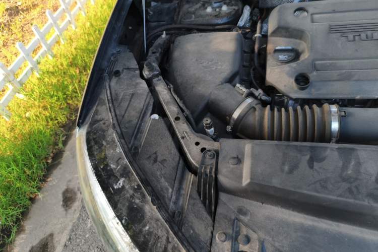 Used Buick Envision 2020 Encore S 652T Two-Wheel Drive Luxury Model Engine Bay Right
