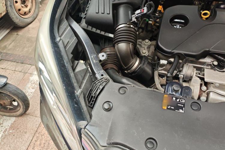 Used Buick Envision 2020 20T Two-Wheel Drive Luxury Model Engine Bay Right
