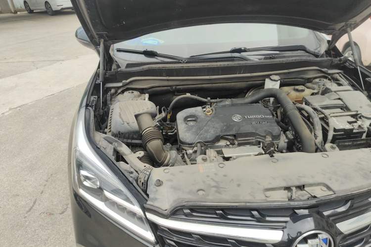 Used Buick Envision 2020 20T Two-Wheel Drive Elite Version Engine Bay Right