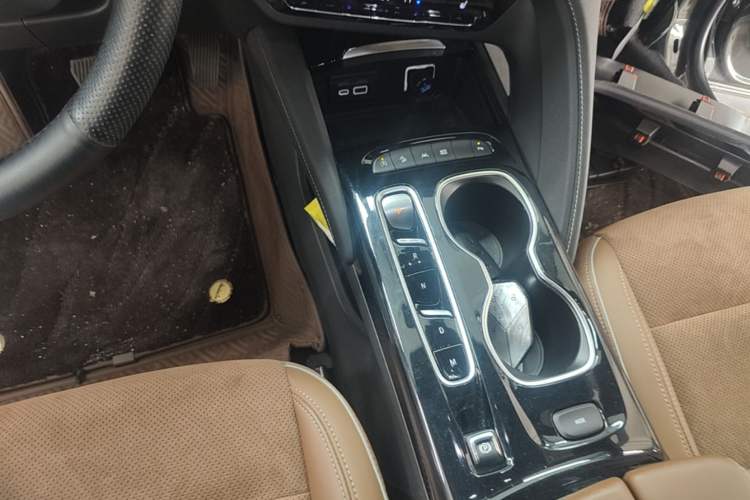 Used Buick Envision 2020 Encore S 652T Four-Wheel Drive Luxury Model Gear Lever